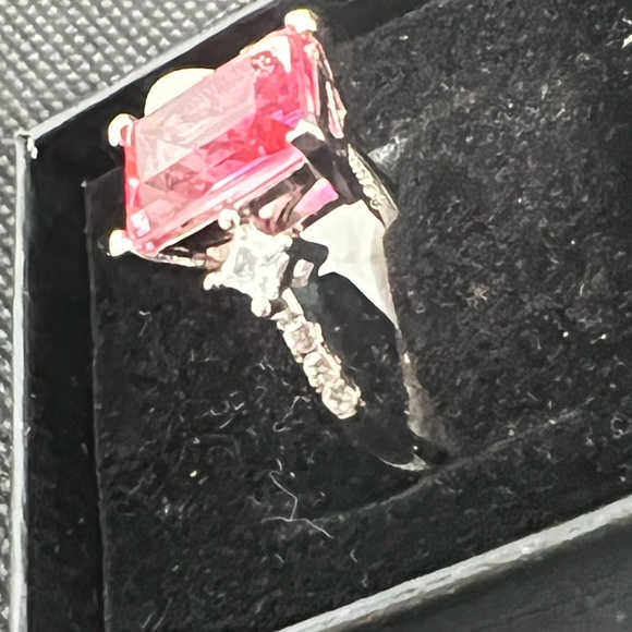 Pink Ombré Ring - Picture 5 of 6